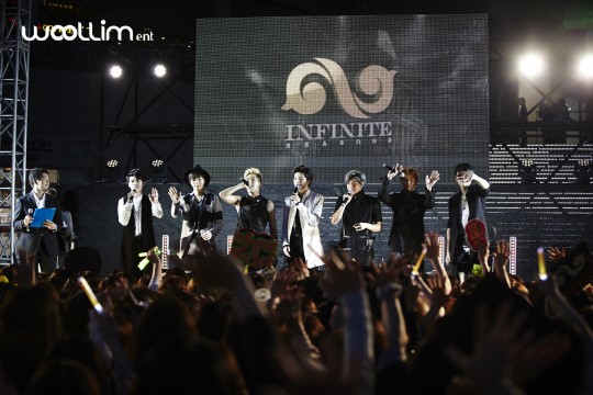 Infinite三地举办showcase浪漫回归 海量后台照大放送（组图）