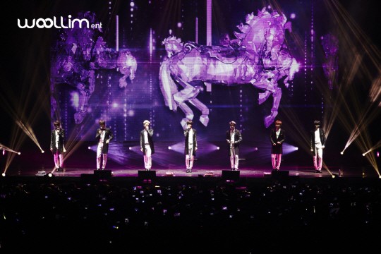 Infinite三地举办showcase浪漫回归 海量后台照大放送（组图）