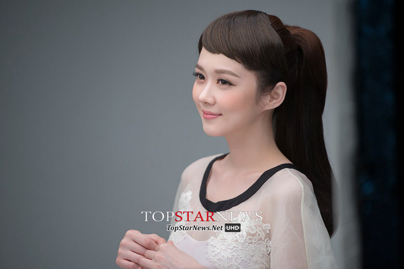 张娜拉全新画报公开 无暇美肌令人羡（组图）