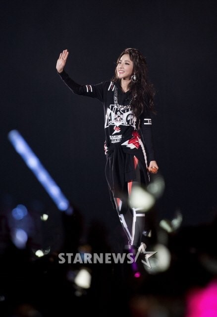 2NE1世界巡回演唱会马来西亚站圆满落幕 引4000歌迷疯狂（组图）