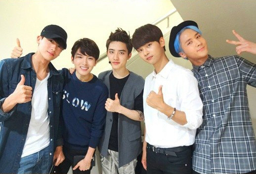 EXO演唱会候机室照大公开 Super Junior、SHINee、f(x)等应援助威（组图）