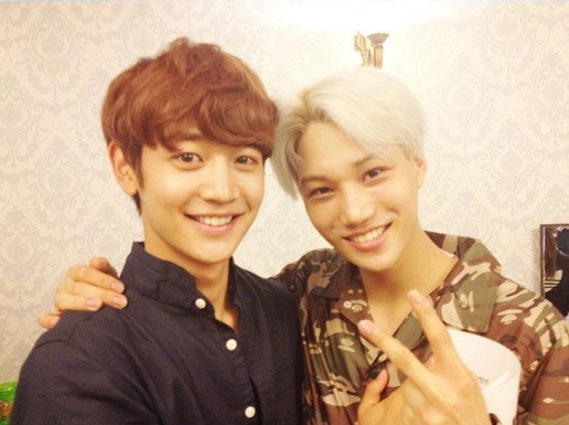 EXO演唱会候机室照大公开 Super Junior、SHINee、f(x)等应援助威（组图）
