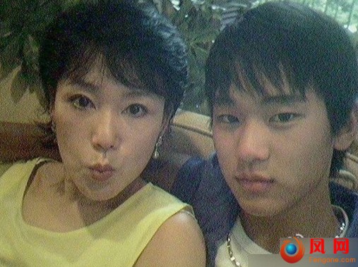 金秀贤全智贤李敏镐 韩国明星罕见家庭照齐曝光