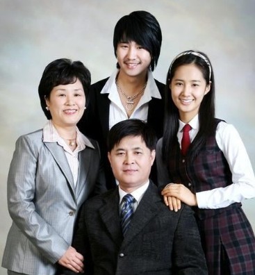 金秀贤全智贤李敏镐 韩国明星罕见家庭照齐曝光