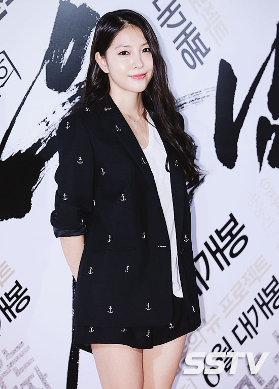 EXO、宋茜、玄彬、韩彩英、宝儿 张东健新作《哭泣的男人》VIP试映会众星闪耀（组图）