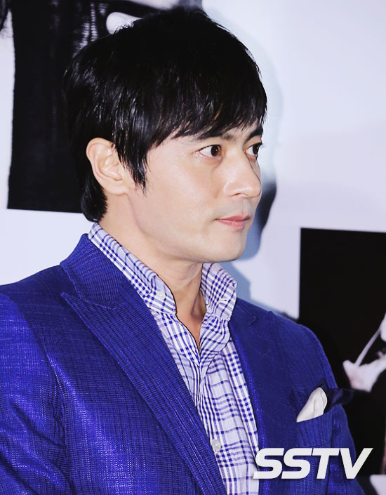 EXO、宋茜、玄彬、韩彩英、宝儿 张东健新作《哭泣的男人》VIP试映会众星闪耀（组图）