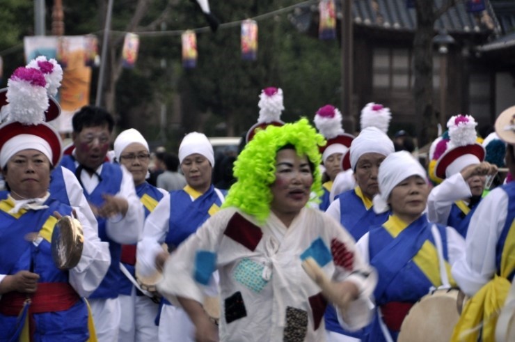 韩国端午节民俗活动精彩纷呈（组图）