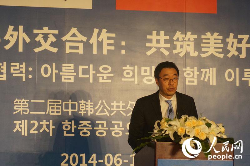 中韩人士在中韩公共外交论坛上畅所欲言（高清组图）
