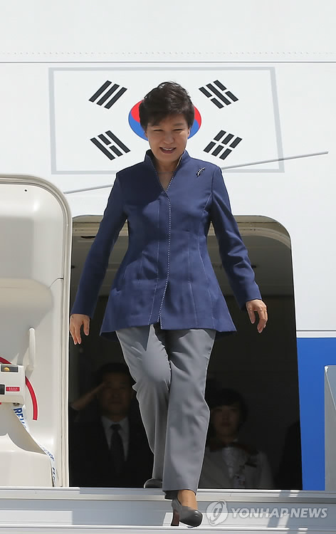 朴槿惠抵达乌兹别克斯坦 韩乌将举行首脑会谈
