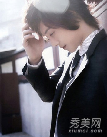吴亦凡鹿晗钟汉良郑古川雄辉 中日韩最美侧颜男神PK（组图）