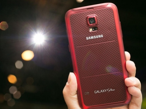 三星S5改款机Galaxy S5 Sport，主打运动功能