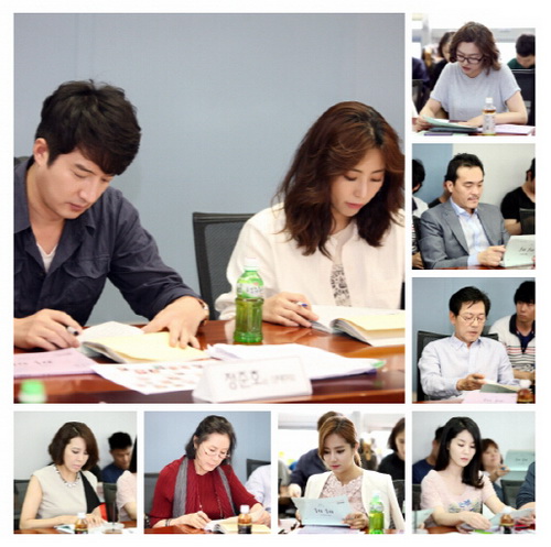 宋允儿郑俊浩加盟新剧《妈妈》 主演剧本阅读照公开（组图）