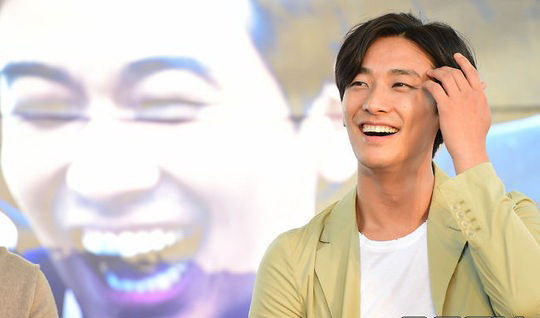 池城朱智勋李光洙化身“咖啡王子”    宣传新片《好朋友们》（高清组图）