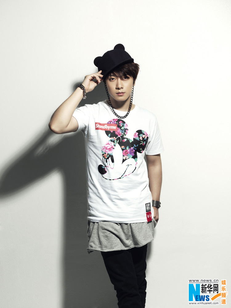 FTISLAND李洪基人气飙升 秘密接下阿信潮牌代言  