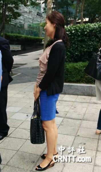 韩国街头美女标配：靓装长腿高跟(组图)