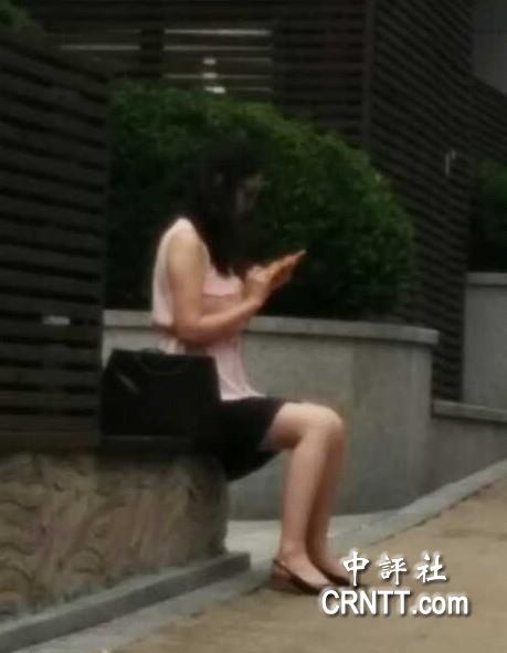 韩国街头美女标配：靓装长腿高跟(组图)
