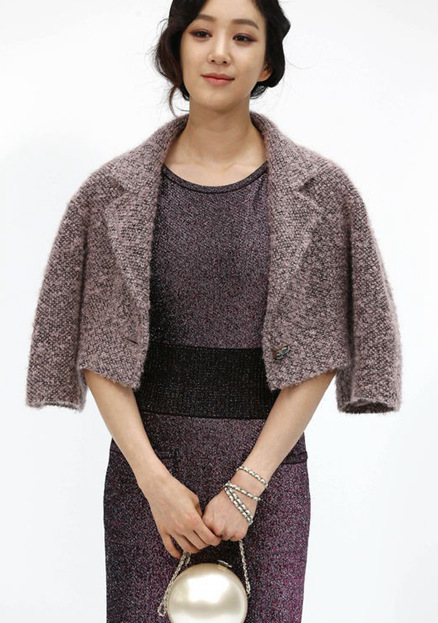 2NE1李蔡琳、郑丽媛赴巴黎 尽显时尚魅力(组