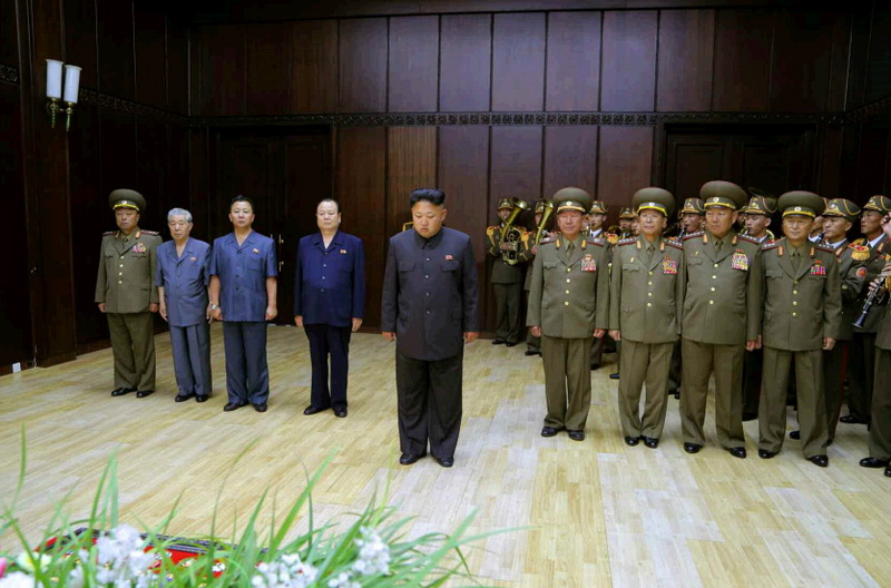 高清：金正恩亲自吊唁朝鲜核研发领军人全秉浩并瞻仰遗体