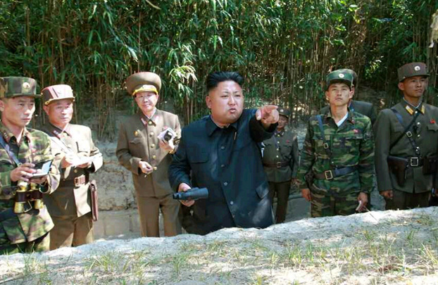 金正恩指导朝鲜部队火炮实弹射击训练 赞官兵