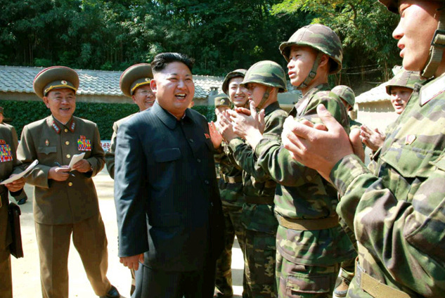 金正恩指导朝鲜部队火炮实弹射击训练 赞官兵