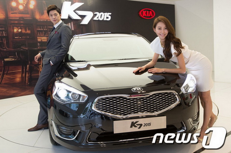起亚新款轿车“K7 2015”闪耀登场