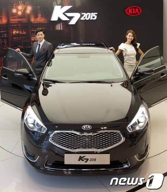 起亚新款轿车“K7 2015”闪耀登场