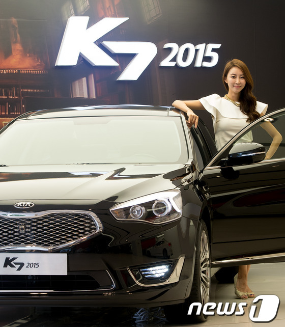 起亚新款轿车“K7 2015”闪耀登场