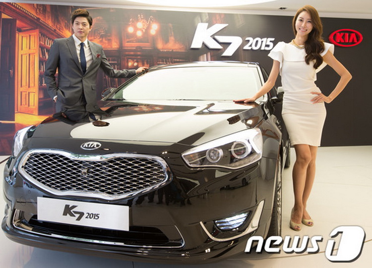 起亚新款轿车“K7 2015”闪耀登场