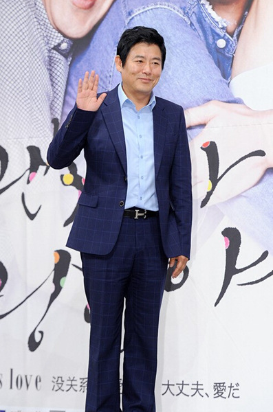 赵寅成孔孝真携手亮相《没关系，是爱情啊》发布会（组图）