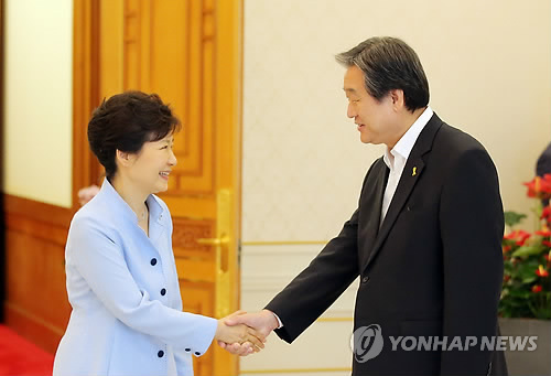 朴槿惠会见执政党新领导班子 强调党政合作重要性