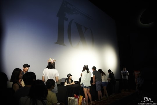 f(x)明洞举办签售会 宋茜领衔搞怪卖萌（组图）