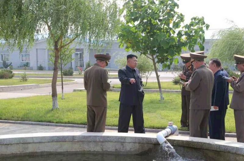 高清：金正恩视察水产品研究所 要求产品符合人民口味