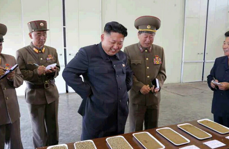 高清：金正恩视察水产品研究所 要求产品符合人民口味