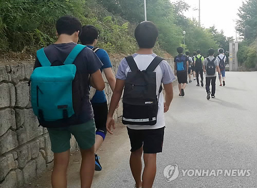 韩调查显示首尔市15-19岁男学生中有一半愿意为改变外貌而整形