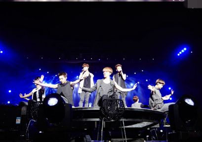 EXO上海演唱会火热开场 成员们与粉丝频互动（组图）