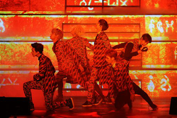 韩国偶像男团VIXX首场演唱会引万名歌迷火爆助阵（组图）
