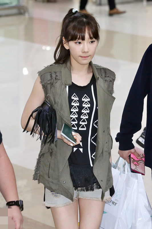 盘点韩女团夏天标配 少女时代泫雅领衔T恤+热