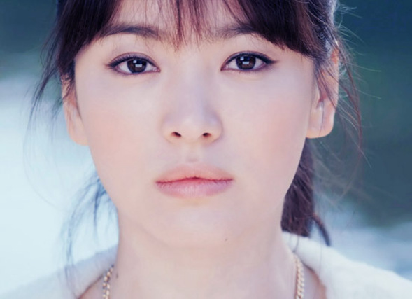 全智贤朴信惠宋慧乔 韩国众女星稚嫩变成熟美貌依旧（组图）