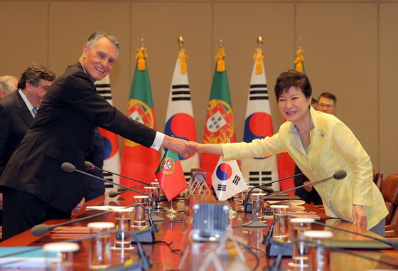 朴槿惠同葡萄牙总统会谈 商讨新能源合作事宜