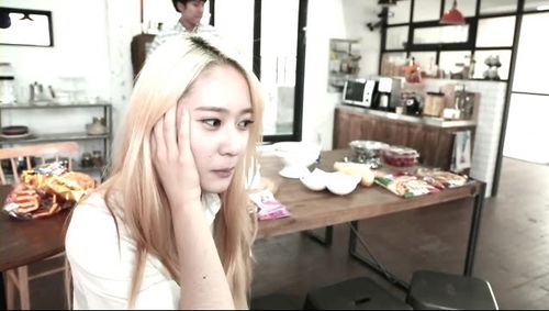 Jessica & Krystal与粉丝零距离互动 亲自准备料理招待粉丝