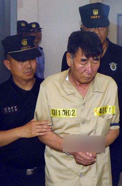 韩国沉船案船员继续受审 生还学生首次出庭作证