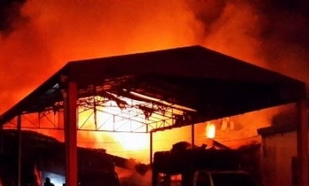 首尔清州市一化工厂发生火灾 20多名员工紧急避难