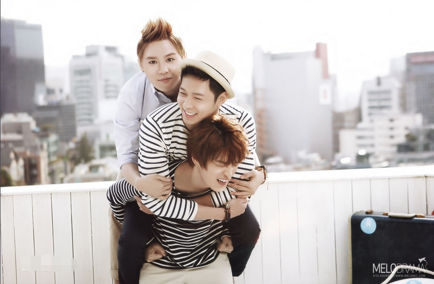 JYJ新专辑公开音源  《BACK SEAT》人气爆棚（组图）
