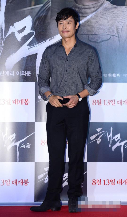 韩电影《海雾》举办首映礼 朴有天韩智敏李秉宪俊秀齐亮相（组图）