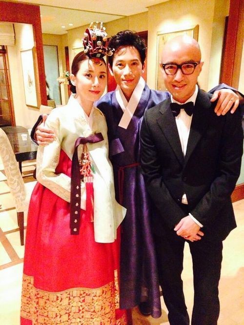 韩明星婚礼现场大盘点 李宝英李珉廷白智英新娘装比美（组图）