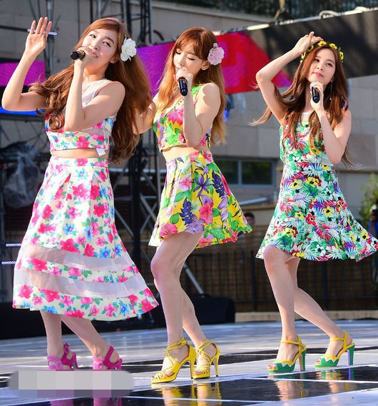 少女时代泰妍、Tiffany、徐贤热带风情装火热来袭（组图）