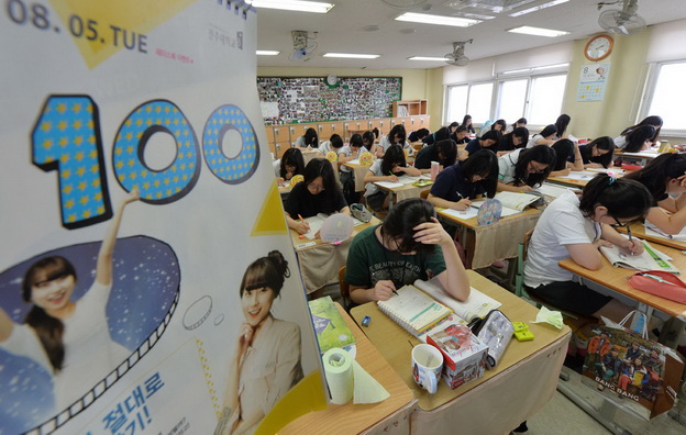 韩国高考进入百天倒计时  家长为子女祈福（组图）