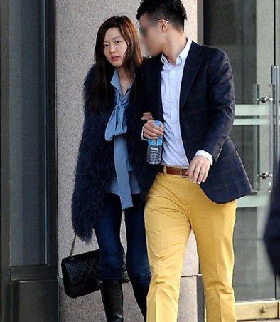 全智贤老公正面照曝光 被赞帅过都敏俊（组图）