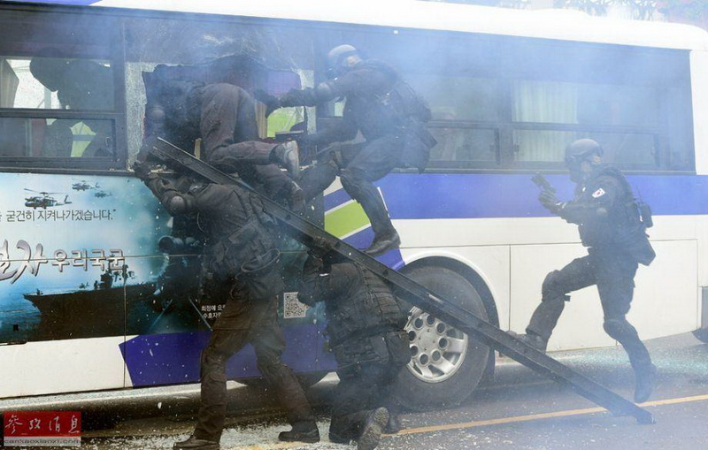 组图：韩国出动大批军警预演仁川亚运会反恐