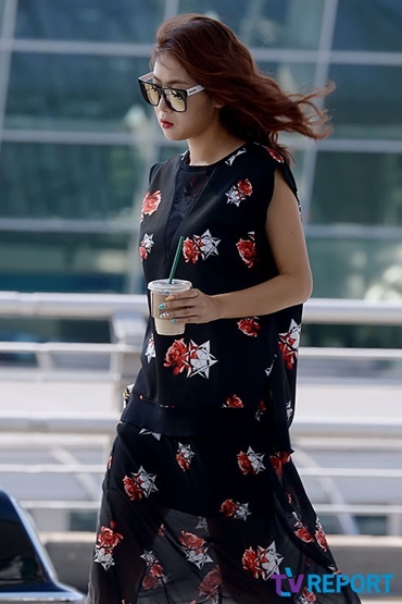 韩国女团sistar现身机场 靓丽夺目演绎机场时尚（组图）